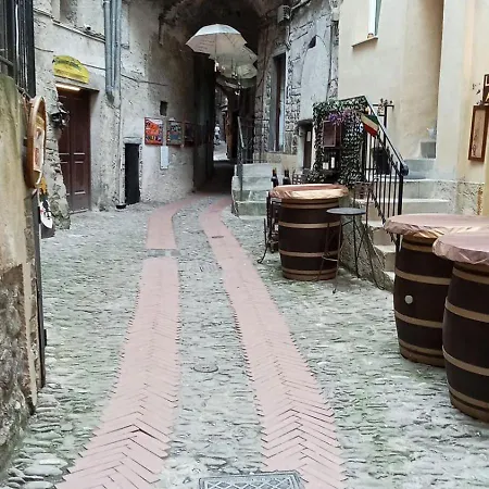 شقة Meda - Nell'antico Borgo دولشياكا